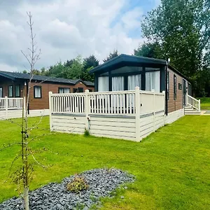 Ebor With Hot Tub Lodge
