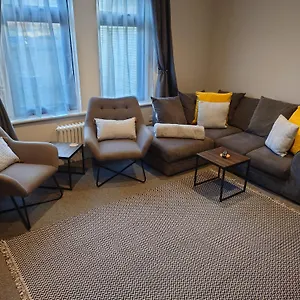  Apartment Newly Renovated 2-bed United Kingdom
