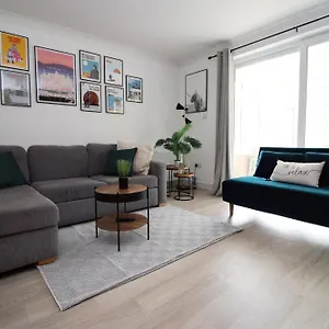 Holiday home Stylish In With Driveway Parking, 10min From United Kingdom