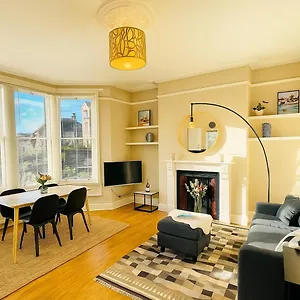  Apartment Bright, Spacious With Off-road Parking United Kingdom